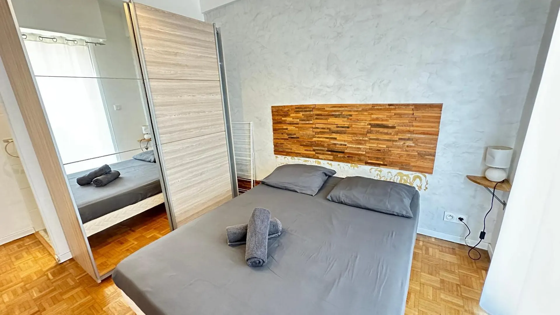 Appartement Spacieux - 4 Chambres Confortables Nice Apartment