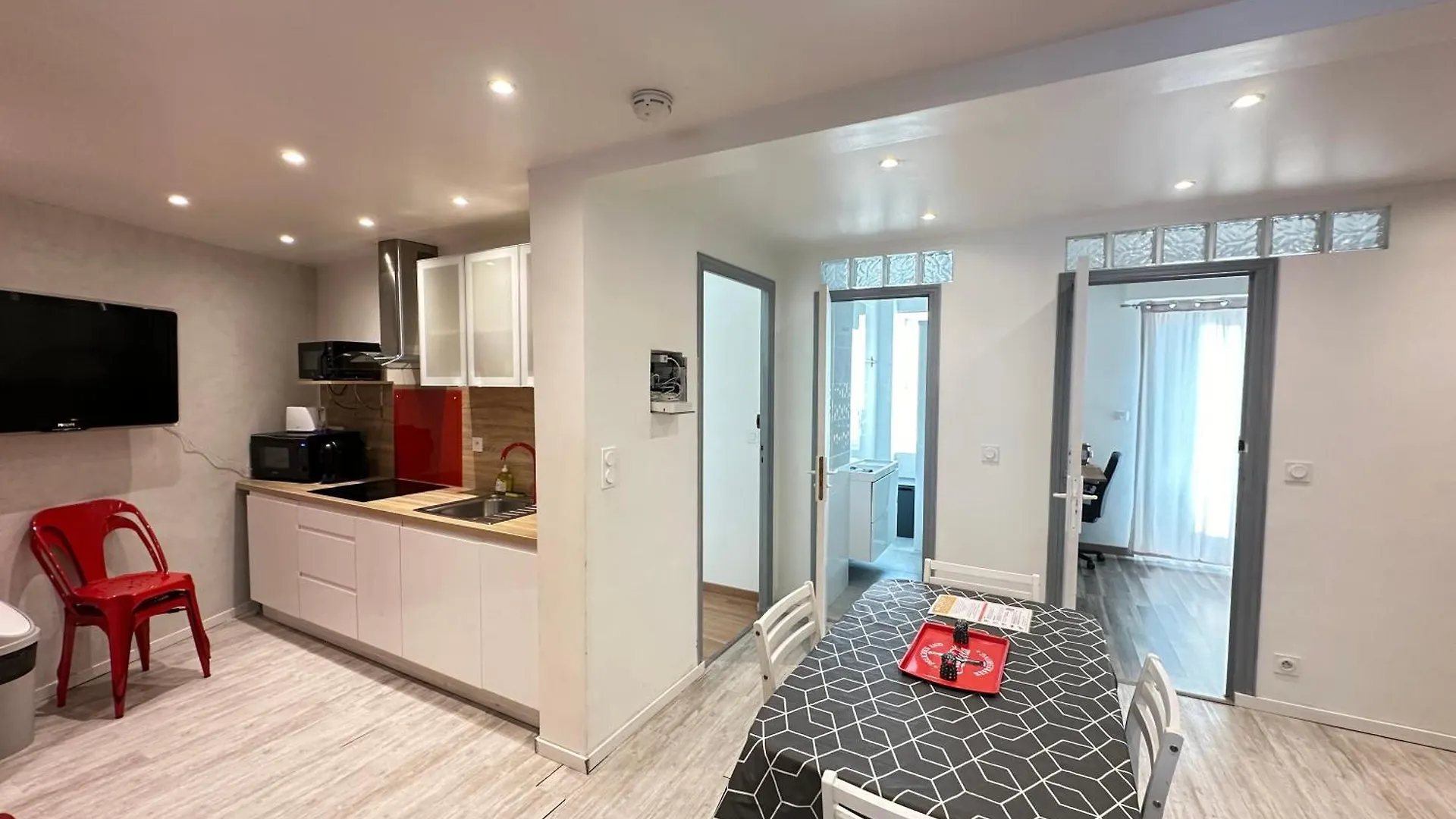 Appartement Spacieux - 4 Chambres Confortables Niza